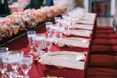 Following the the inauguration of President Donald Trump in 2017, Toulies En Fleur’s Jill Medawar used a mix of white, pink, coral, and red roses in the centerpieces for the tables at the post-swearing-in luncheon in the U.S. Capitol. A 20-foot arrangement adorned the head table where President Trump and First Lady Melania sat with members of Congress. See more: 16 Catering and Decor Ideas From Inauguration Parties