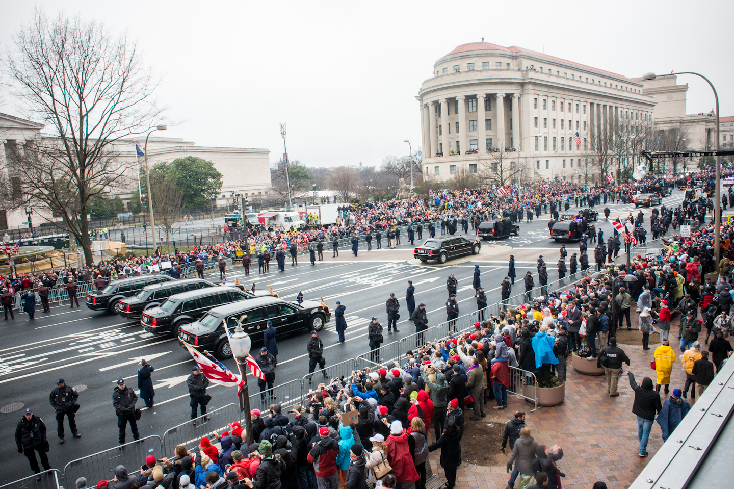 For the 2017 inauguration, thousands of people lined the parade route along Pennsylvania Avenue from the U.S. Capitol to the White House. This year, Bravo Productions’ Greg Jenkins would instead line the route with oversized monitors, where Americans could RSVP as “virtual spectators.”