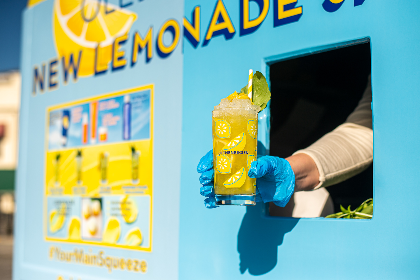 The truck offered cocktails—developed by Sunset Boulevardier—that incorporated organic materials from the product itself. Lemon vegan sorbet, plus VIP gift boxes with branded drinking glasses and yellow sweatshirts and sweatpants, were also handed out.