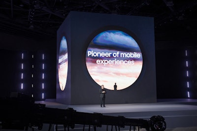 Samsung brought back its well-known 3D symbol, which served as a backdrop for the presentations.