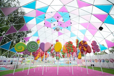At the heart of Sugar Rush lies a geodesic dome so large that can be seen street-side. Inside the 60-foot rotunda are four dozen lollipops, Experiential Supply Co.’s nod to Los Angeles County Museum of Art’s iconic Urban Lights installation. The dome (which reflects natural color throughout the space during the day) turns into an oversize disco ball at night with a series of beaming lighting fixtures.