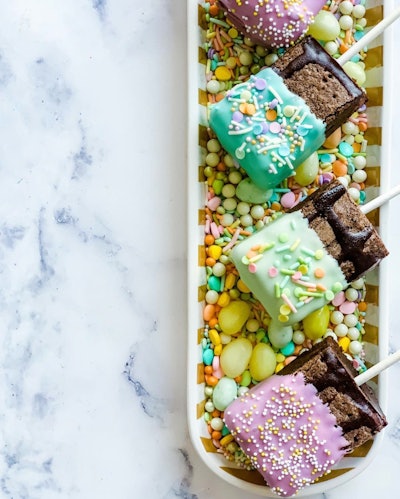 Yes, you can have dessert before dinner! For the guests with a sweet tooth, Ridgewells in Washington, D.C., offers these colorful brownie pops.