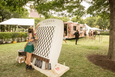 At Lollapalooza 2017, Godiva's activation included a giant Plinko-style drop board. Depending on where their game chips landed, guests could win prizes such as tote bags, keychains or free ice-cream treats. See more: Lollapalooza 2017: 24 Whimsical, Nostalgic Ideas From Sponsors and Brands
