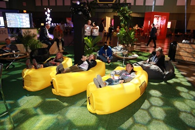 To help make Energy Disruptors’ #EDU2019 activation more guest-oriented, Canadian virtual and live planners e=mc² events added body-length, banana-like cushions, making the seating area twice as relaxing.