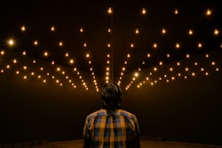 Pulse Topology will feature 3,000 incandescent lightbulbs suspended from the ceiling that react to visitors' heartbeats in real time.