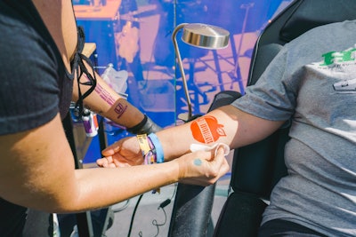 Festivalgoers could get co-branded spray-on tattoos available in different colors and styles. And Honda’s “Recharge Bar” allowed guests to take a break and recharge their phones.