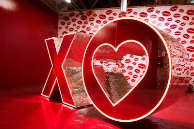 At pop-up museum Happy Place, which came to Los Angeles in 2017, one of the Instagram-friendly rooms had larger-than-life letters spelling “XO” that guests could climb inside of. For an added fun touch, wallpaper featuring lipstick prints adorned the space.