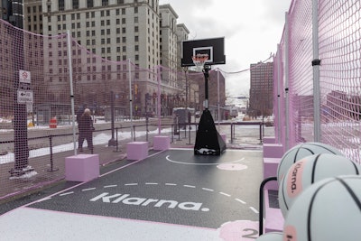 Fans could shoot hoops on the branded court and score rewards, such as 15% off on StadiumGoods.com for Klarna app users.