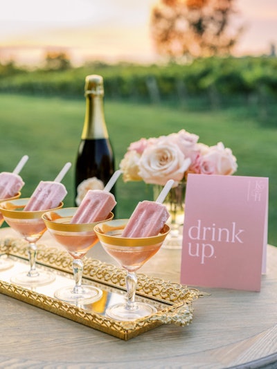 For a wedding at Kurtz Orchards, Ashley Pigott Events in Toronto styled the perfect summer cocktail with popsicles from Charlie’s Frozen Treats and gold-rimmed glassware courtesy of Southern Charm Vintage Rentals.