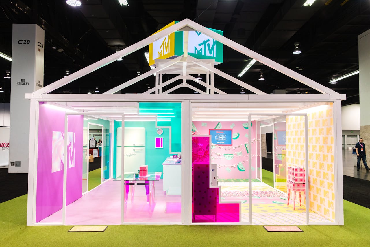 To celebrate the original MTV Cribs franchise but add a modern, D.I.Y. twist, MTV tapped creative agency MKG to design an eye-catching, interactive booth at VidCon in 2018. The space was designed to resemble a house, with a kitchen, a living room, and a second floor that offered a unique view of the convention center. Rock Steady contributed scenic design to the booth.