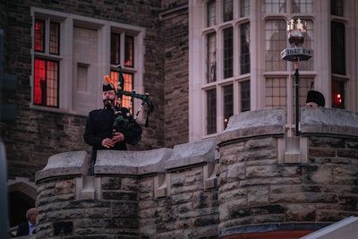 Throughout the night, there were live performances by a bugler from The Queen’s Own Rifles of Canada, a piper from St. John Ambulance, and the NYT Hearts of Fire choir. Patrons who made dinner reservations enjoyed the Beacon lighting ceremony and entertainment while dining in the Casa Loma Gardens.