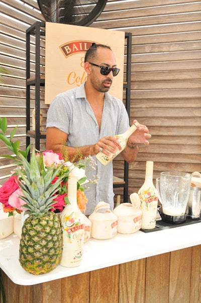 Azulu complemented its runway show with a bungalow-style, tented section of Esmé Hotel. Here, live performers sang Colombian music—a nod to the brand’s roots—and Bailey’s was on-site serving up refreshing summer cocktails using its new Bailey’s Colada Cream Liqueur in branded, photo-worthy coconuts.