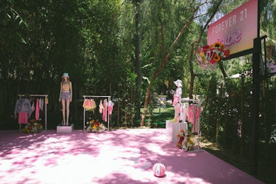 Of course, the court itself was made pink too, and featured some of the vintage-inspired, pink-clad pieces in F21’s line of apparel, accessories, swim and sleepwear, beauty products, and home decor.