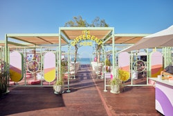 As guests emerged from the tunnel, they were greeted by serene ocean views and a colorful space that intended to highlight everything that was different about Pinterest in comparison to its online counterparts. Various activations were inspired by Pinterest trends, including a hair station where guests could get bejeweled up-dos or mermaid hair extensions, as well as spaces for ocean-inspired nail art, neon makeup, and even real fine-line tattoos.