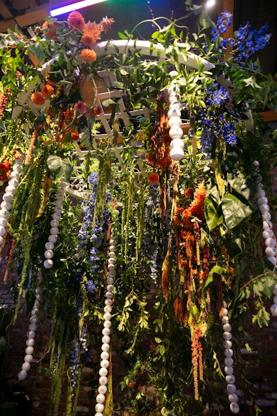 Another corner of the event space boasted a hanging floral display dripping with colorful blooms and strings of tennis balls. Here, guests could snap a photo and message it to themselves. They were then encouraged to post the pic to their social media using the hashtag #ExperienceIHG. Graphics were done by Roll Out Industries.