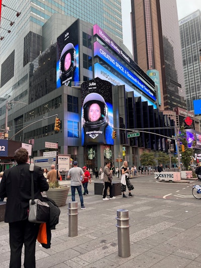 Visitors could pose for photos as astronauts via augmented-reality (AR) technology. As a fun way to increase attendee engagement, photos posted to social media were then beamed to the signage outside Morgan Stanley’s Times Square headquarters.