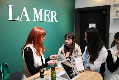 La Mer hosted a branded beauty counter within the Vulture Spot to promote its Eye Concentrate, among other select products. Talent visiting the Vulture Spot were able to try out the La Mer products. And alongside the product counter, the beauty brand hosted an “Après Tea” bar with herbal, green, and black tea selections.