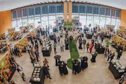 A birds’ eye view of Conventa 2023's main floor prior to a midday catered meal.