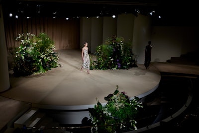 For Jason Wu’s show, IMG Focus. chose the Guggenheim to match the elevated, chic aesthetic of the designer’s collection. The show’s set design was by Chamäleon Visual, with floral design by Emily Thompson Flowers.