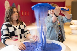 Around every corner at Sloomoo Institute is a new hands-on activity. Throughout the venue, 35 Slime Vats are set up purely for playing. Each vat features a different color, texture, and scent.