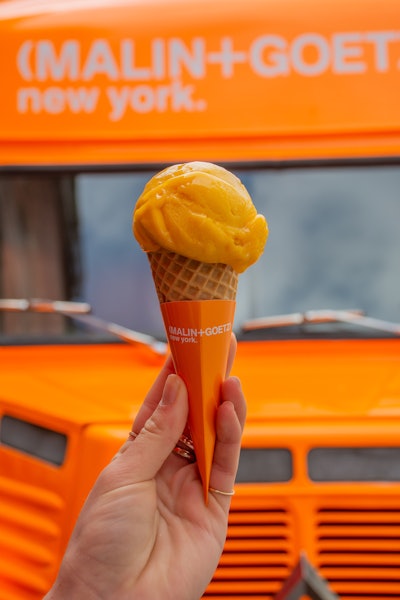 Guests who followed the brand on social media and posted a picture at the event were given gelato and their choice of beach merch, including bucket hats, tote bags, and bandanas.