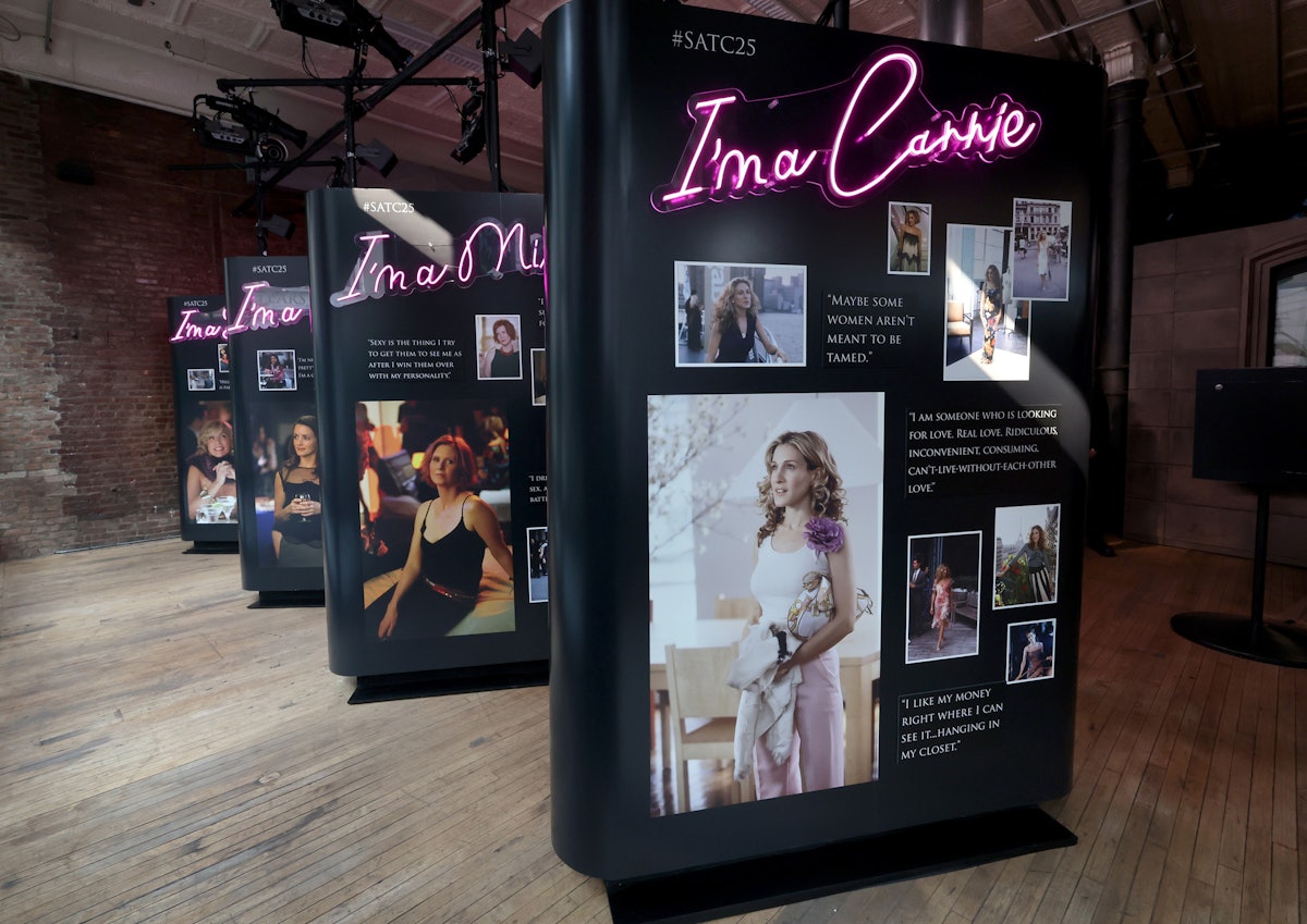 洋書 SEARS CELEBRATES ITS 25th Anniversary NEW BARBIE DOLL CELEBRATION SEARS 100TH ANNIVERSARY 2998