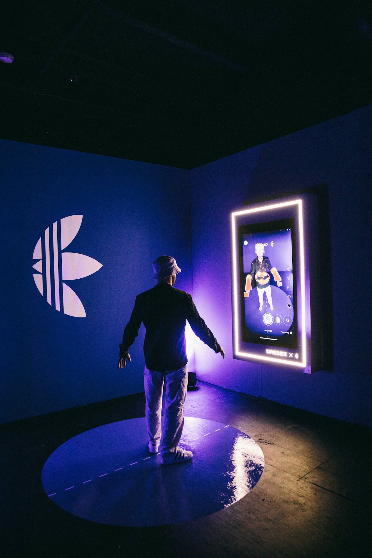 Adidas originals top miami center