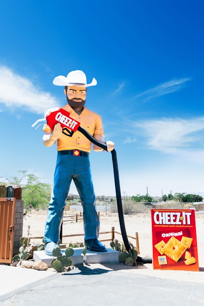 In another retro touch, an oversize muffler man holding a branded Cheez-It pump draws attention outside the activation.