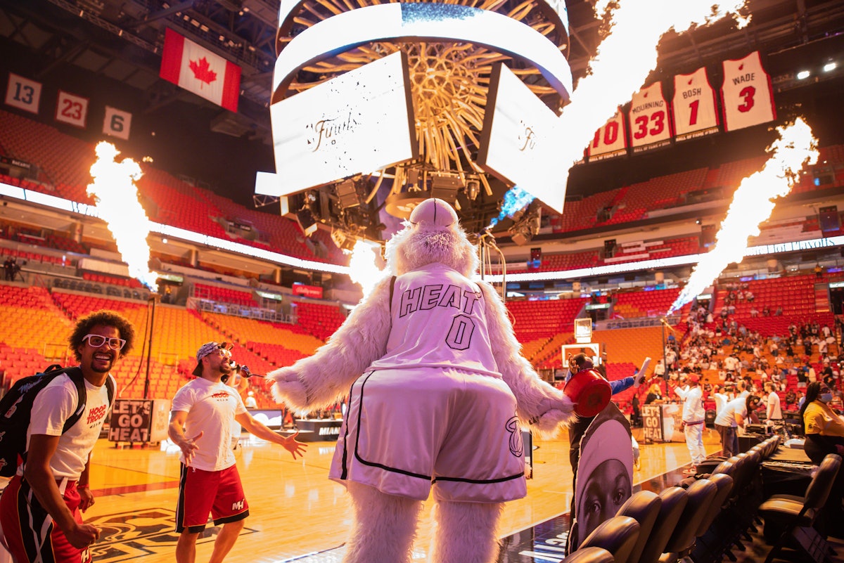 Charlotte Hornets, MeetKai create NBA's first virtual team store