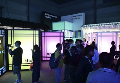 In the Experience Zone, visitors explored Seoul Street by Galaxy, which illustrated both the modern and traditional sides of the city.