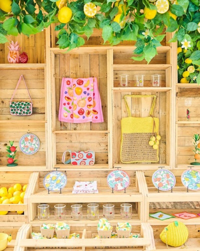 Passersby perused Anthropologie’s stylish new collection of summer apparel, homeware, and accessories. Guests who signed up for the retailer’s AnthroPERKS program received a fruit-themed gift, such as wine stoppers, cherry earrings, popsicles, and lip balm, among other sweet surprises.