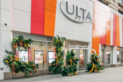 Once inside, lottery tickets were traded for product prizes, and an oversize gumball machine was also dispensing product samples, including SDJ’s iconic Bum Bum cream. Attendees who purchased a full-size product were given a floral bouquet upon exiting the store.