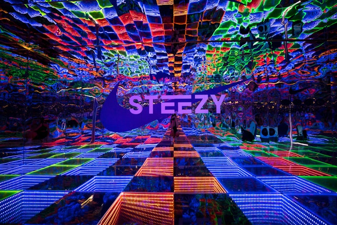 Also at Coachella 2024, STEEZY—an online platform for dance enthusiasts—celebrated its partnership with Nike through the STEEZY 'House of Reflections,' sponsored by Nike Air Max. The activation took the form of a massive shoe box; inside, the immersive experience provided performers and dancers with a colorful, infinity room-like setting for self-expression and content creation.