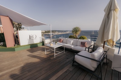 In addition to the penthouse interior, BMF created a seamless transition to the outdoor deck, which featured settees, seated tables, and a bar area in the lounge’s motif.