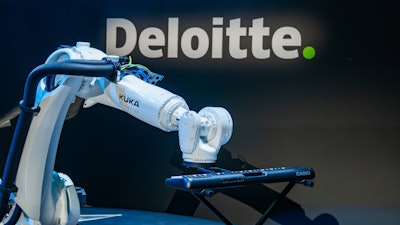 Europalco aimed to showcase the harmony between humans and machines via its state-of-the-art KUKA robot. The evening began with a performance where a KUKA robot played the piano alongside a human pianist.