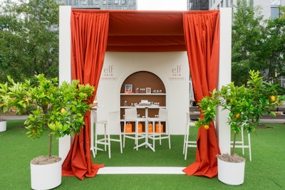 At the Bronzing Drops Cabana, guests were shade-matched to one of e.l.f.'s three antioxidant-rich, tinted serums in shades Rose Gold, Pure Gold, and Copper Gold.