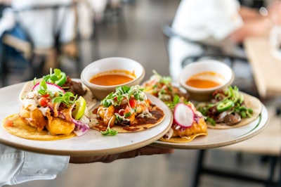 Guests enjoyed a mix of signature dishes from Rosewood Mayakoba’s beach clubs and restaurants—La Cantina at Aquí Me Quedo, Punta Bonita, and Zapote Bar—including shrimp tacos, sweet and spicy ceviche, fried fish with corn ribs, and rice pudding brulee.