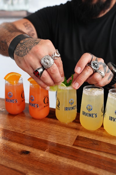 Irvine’s Spirits tapped Rose Gold Collective for the creative design and production of the bar booth, which served cocktails on both Friday and Saturday. Robert Irvine made appearances to greet guests and sign autographs.