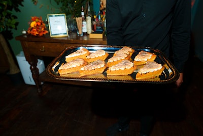 In true Thanksgiving fashion, guests invited to the Oct. 10 event at Maxwell Social in Manhattan’s SoHo neighborhood were asked to don their favorite pair of jeans (Silver Jeans preferred) and a “cozy fall sweater.” Upon arrival at Maxwell Social, pie was served up alongside displays of Silver’s latest holiday collections (and even select items from spring 2025).