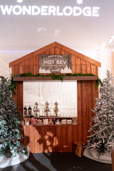 Other fun touches at the holiday party included bartenders dressed in 'cabincore' attire, wreath photo moments, ski footage projected overhead, and fireside lounges. There was also a 'Hot Bev' station.