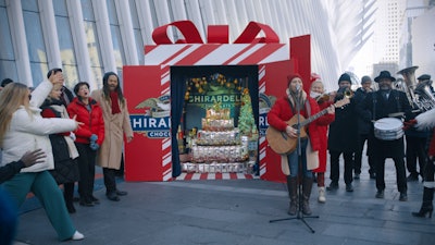One by one, a guitarist, a violinist, carolers, and a brass band began singing “Deck the Halls,” inviting hundreds of strangers to join in the singing to raise the holiday spirit, and thus, the holiday meter. Once the holiday meter reached its peak, the mystery box opened to reveal more than 30,000 squares of free Ghirardelli Peppermint Bark.