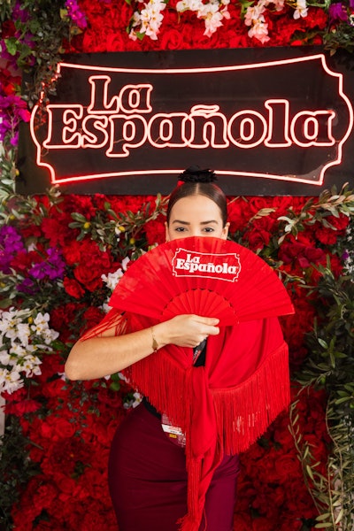 La Española brought attendees to its colorful Spanish-themed tasting table for olive oil samples.