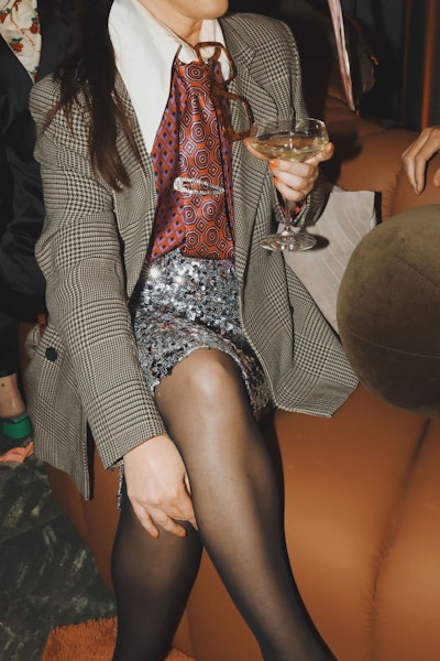 A dress code was inspired by Gucci, actor Pedro Pascal, and British model and visual artist Nadia Lee Cohen; it encouraged guests to don sparkles, frills, and feathers to add to the theatricality of the night.