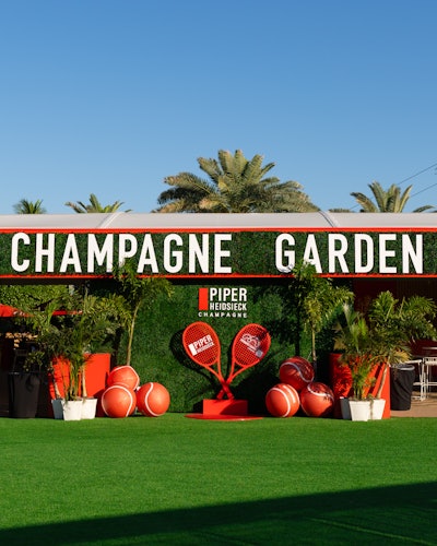 The Piper-Heidsieck Champagne Garden offered a popular branded photo pit stop outside. Inside, guests could enjoy Piper-Heidsieck Champagne, refreshing Champagne floats with Aubi & Ramsa, mixed special-edition French 75 cocktails with No.3 Gin, and light bites from Sushi Maki.