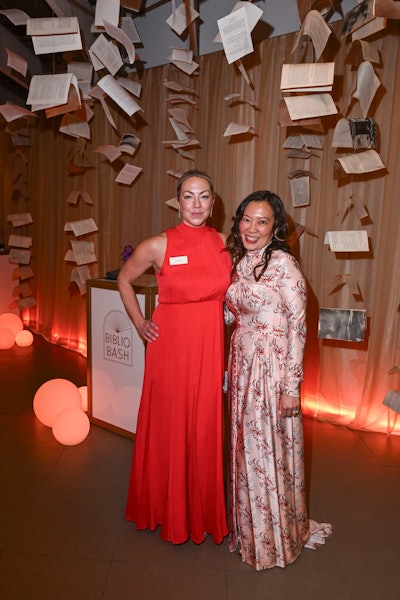 The evening spotlighted the library’s role in supporting teen mental wellness and social connection through initiatives like after-school Youth Hubs and volunteer-run Teen Councils. Interactive elements and heartfelt storytelling emphasized the real-life impact of these programs; there was also a high-energy auction, photo sessions by George Pimentel, and a photo op featuring hanging books.