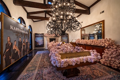 The Kardashians gifting suite featured the family members' various branded products, including SKIMS, 818 Tequila, Kylie Cosmetics, Lemme, Safely, and Khloé Kardashian XO perfume. This gifting suite was produced by CS Global with florals from Jeff Leatham.