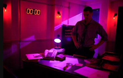 The night kicked off with a detective-inspired escape room, channeling the vibe of Lois Tryon’s office from the series. Guests were greeted by a detective and tasked with solving a riddle, piecing together clues from an anonymous caller and a custom crime board. Once they cracked the code, the doors opened to the dining area—where more mysterious surprises awaited.