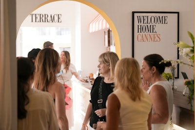 Various design elements intended to make the event space feel like a private home. There were barbecue and grilling afternoons during the week, along with charging stations inside, a VIP wellness suite, and coffee and newspaper mornings on the terrace.