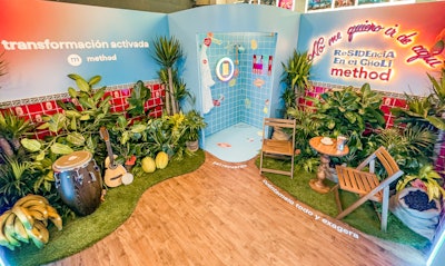 The Method campaign extended to the venue concourse, where a shower-inspired photo booth invites fans to engage with cultural touchpoints like un cafecito, snap selfies with themed backdrops, and even send postcards home. On opening weekend, lines stretched over an hour as fans waited to participate.